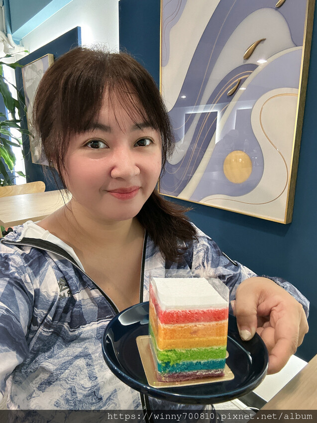 新北市三重區新北/三重 有插座舒適空間咖啡廳 三重優質咖啡廳推薦！彩虹 🌈蜂蜜蛋糕超吸睛～【可集咖啡】cozy co