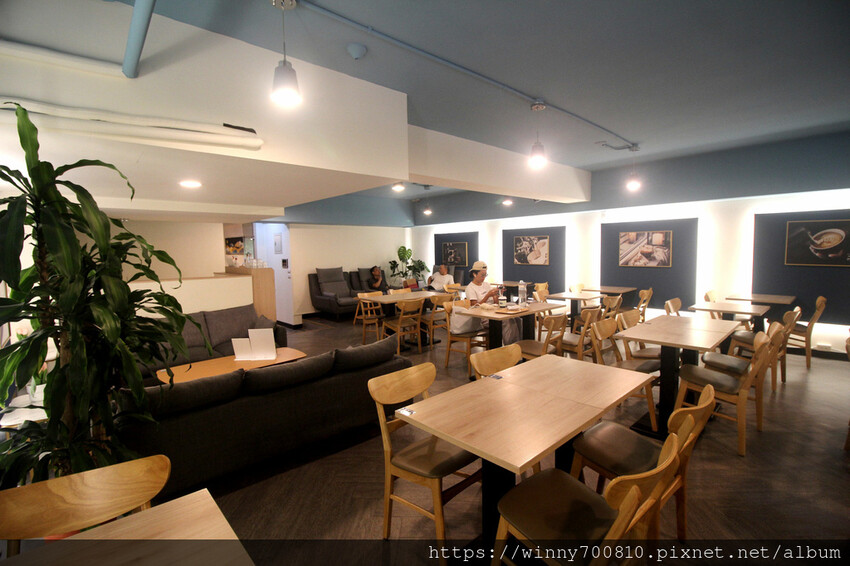 新北市三重區新北/三重 有插座舒適空間咖啡廳 三重優質咖啡廳推薦！彩虹 🌈蜂蜜蛋糕超吸睛～【可集咖啡】cozy co