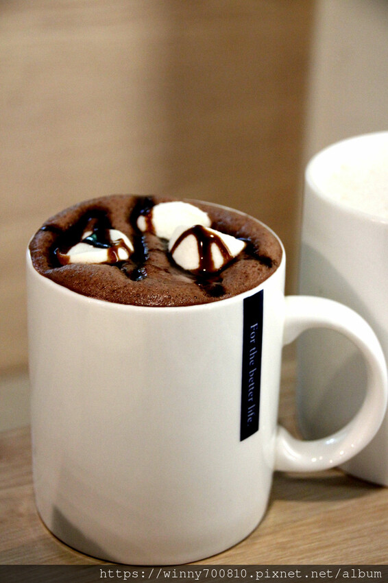 新北市三重區新北/三重 有插座舒適空間咖啡廳 三重優質咖啡廳推薦！彩虹 🌈蜂蜜蛋糕超吸睛～【可集咖啡】cozy co