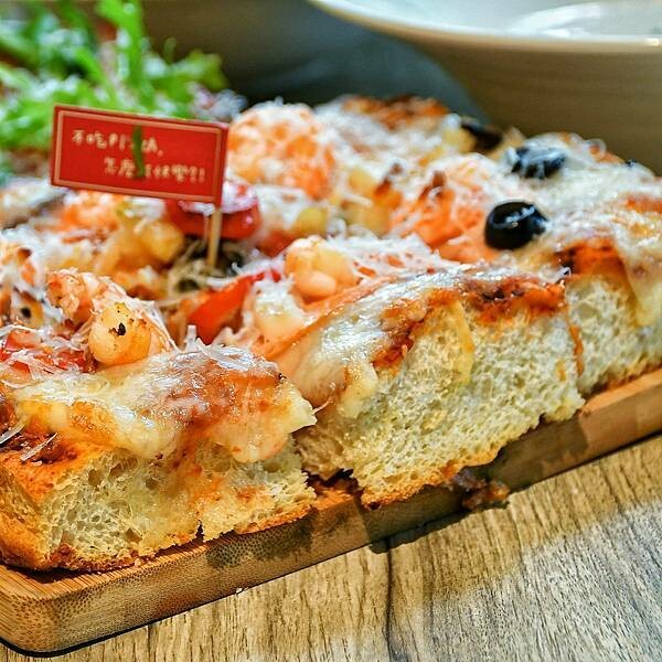 【台北士林】阿緹卡Pizza專賣店 Antica 58  | 美式建築庭園餐廳，羅馬式方形披薩，實驗室DIY冰咖啡，無限享用的氣泡水，經典義式甜點，2022菜單