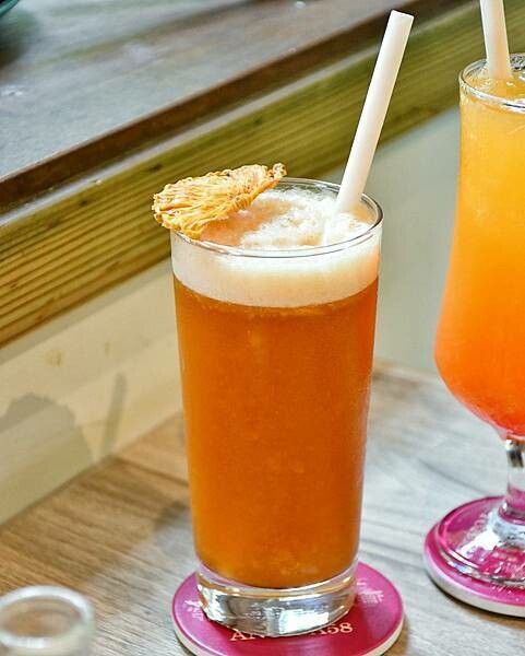 【台北士林】阿緹卡Pizza專賣店 Antica 58  | 美式建築庭園餐廳，羅馬式方形披薩，實驗室DIY冰咖啡，無限享用的氣泡水，經典義式甜點，2022菜單