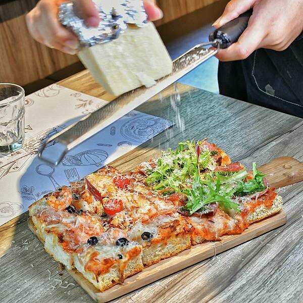 【台北士林】阿緹卡Pizza專賣店 Antica 58  | 美式建築庭園餐廳，羅馬式方形披薩，實驗室DIY冰咖啡，無限享用的氣泡水，經典義式甜點，2022菜單