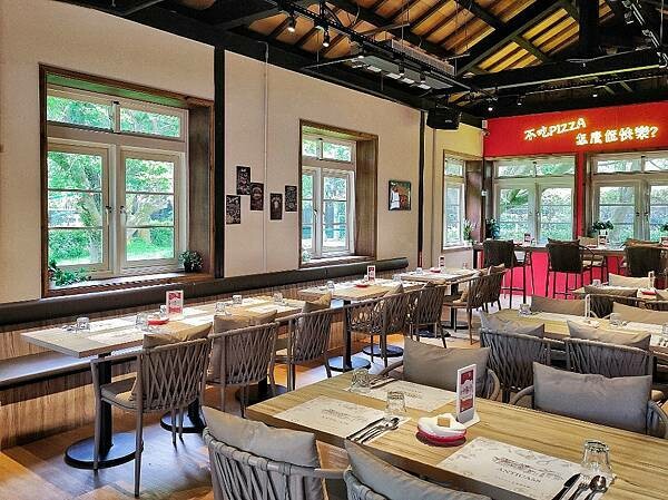 【台北士林】阿緹卡Pizza專賣店 Antica 58  | 美式建築庭園餐廳，羅馬式方形披薩，實驗室DIY冰咖啡，無限享用的氣泡水，經典義式甜點，2022菜單