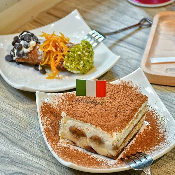 【台北士林】阿緹卡Pizza專賣店 Antica 58  | 美式建築庭園餐廳，羅馬式方形披薩，實驗室DIY冰咖啡，無限享用的氣泡水，經典義式甜點，2022菜單