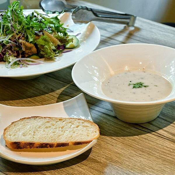 【台北士林】阿緹卡Pizza專賣店 Antica 58  | 美式建築庭園餐廳，羅馬式方形披薩，實驗室DIY冰咖啡，無限享用的氣泡水，經典義式甜點，2022菜單