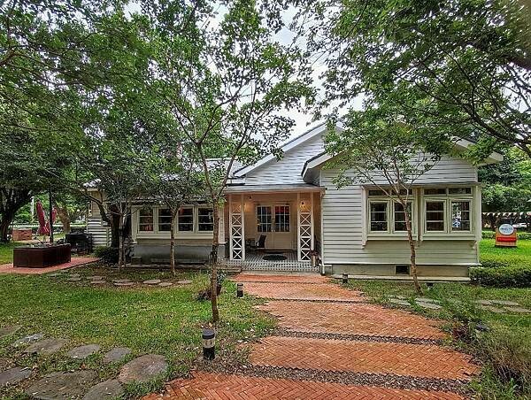 【台北士林】阿緹卡Pizza專賣店 Antica 58  | 美式建築庭園餐廳，羅馬式方形披薩，實驗室DIY冰咖啡，無限享用的氣泡水，經典義式甜點，2022菜單