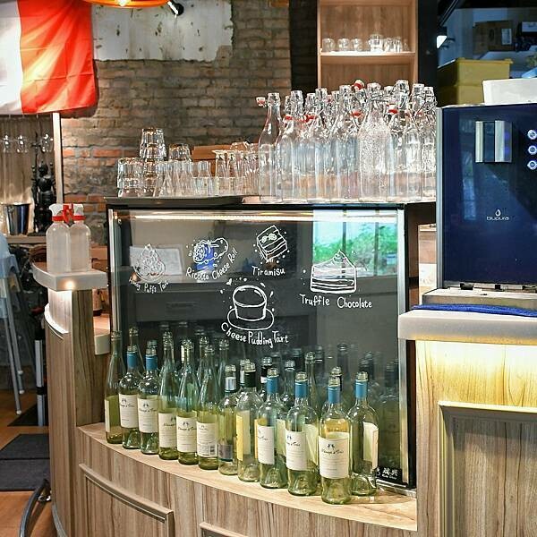 【台北士林】阿緹卡Pizza專賣店 Antica 58  | 美式建築庭園餐廳，羅馬式方形披薩，實驗室DIY冰咖啡，無限享用的氣泡水，經典義式甜點，2022菜單