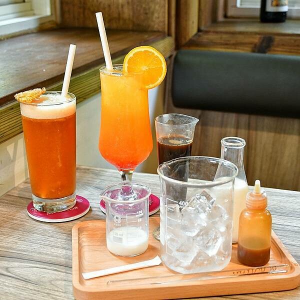 【台北士林】阿緹卡Pizza專賣店 Antica 58  | 美式建築庭園餐廳，羅馬式方形披薩，實驗室DIY冰咖啡，無限享用的氣泡水，經典義式甜點，2022菜單