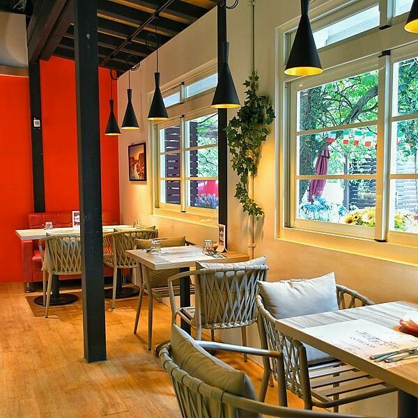 【台北士林】阿緹卡Pizza專賣店 Antica 58  | 美式建築庭園餐廳，羅馬式方形披薩，實驗室DIY冰咖啡，無限享用的氣泡水，經典義式甜點，2022菜單