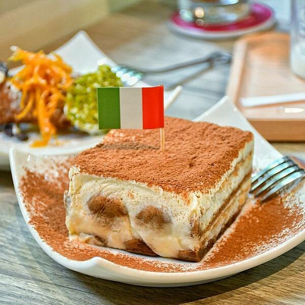 【台北士林】阿緹卡Pizza專賣店 Antica 58  | 美式建築庭園餐廳，羅馬式方形披薩，實驗室DIY冰咖啡，無限享用的氣泡水，經典義式甜點，2022菜單