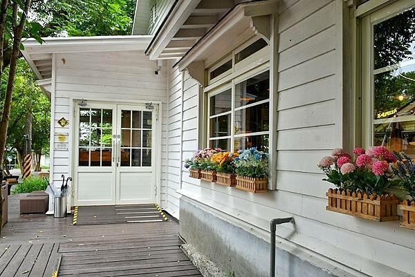 【台北士林】阿緹卡Pizza專賣店 Antica 58  | 美式建築庭園餐廳，羅馬式方形披薩，實驗室DIY冰咖啡，無限享用的氣泡水，經典義式甜點，2022菜單