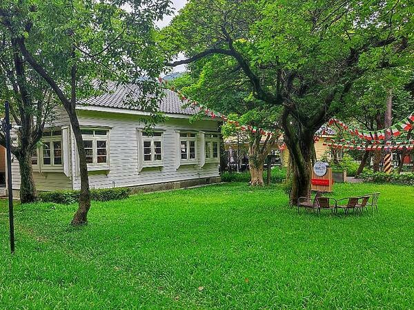 【台北士林】阿緹卡Pizza專賣店 Antica 58  | 美式建築庭園餐廳，羅馬式方形披薩，實驗室DIY冰咖啡，無限享用的氣泡水，經典義式甜點，2022菜單