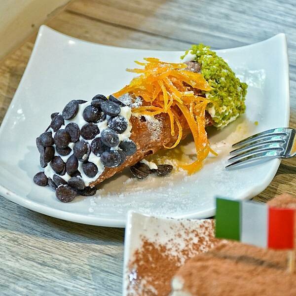 【台北士林】阿緹卡Pizza專賣店 Antica 58  | 美式建築庭園餐廳，羅馬式方形披薩，實驗室DIY冰咖啡，無限享用的氣泡水，經典義式甜點，2022菜單