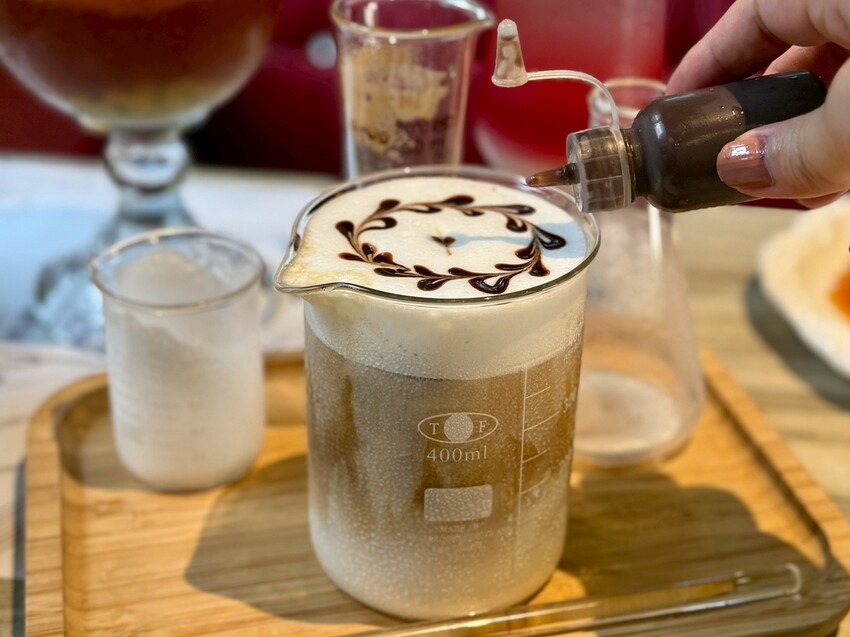 實驗室冰咖啡 (1).jpg