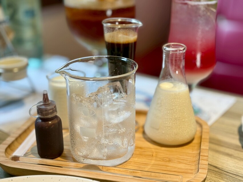 實驗室冰咖啡 (2).jpg
