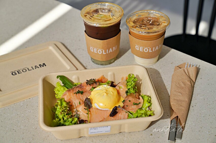 【台中】西屯｜GEOLIAM 門門，戶外空間大草地，豪宅區裡的IG熱門打卡咖啡廳