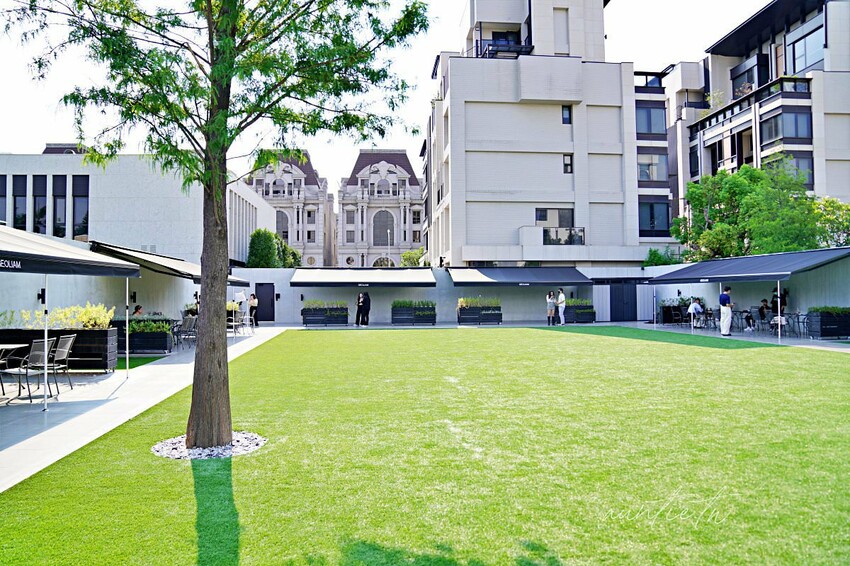 【台中】西屯｜GEOLIAM 門門，戶外空間大草地，豪宅區裡的IG熱門打卡咖啡廳