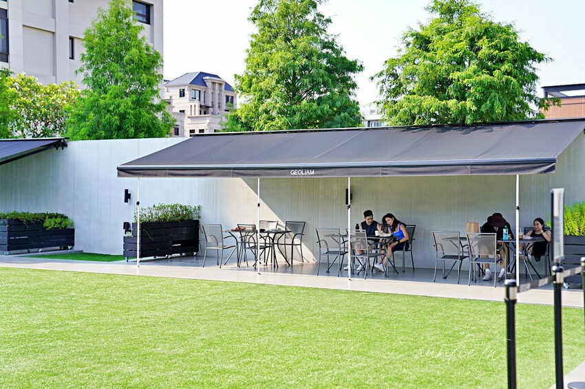 【台中】西屯｜GEOLIAM 門門，戶外空間大草地，豪宅區裡的IG熱門打卡咖啡廳