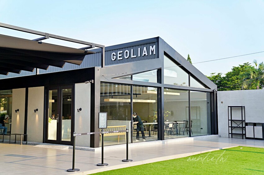 【台中】西屯｜GEOLIAM 門門，戶外空間大草地，豪宅區裡的IG熱門打卡咖啡廳