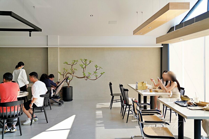 【台中】西屯｜GEOLIAM 門門，戶外空間大草地，豪宅區裡的IG熱門打卡咖啡廳