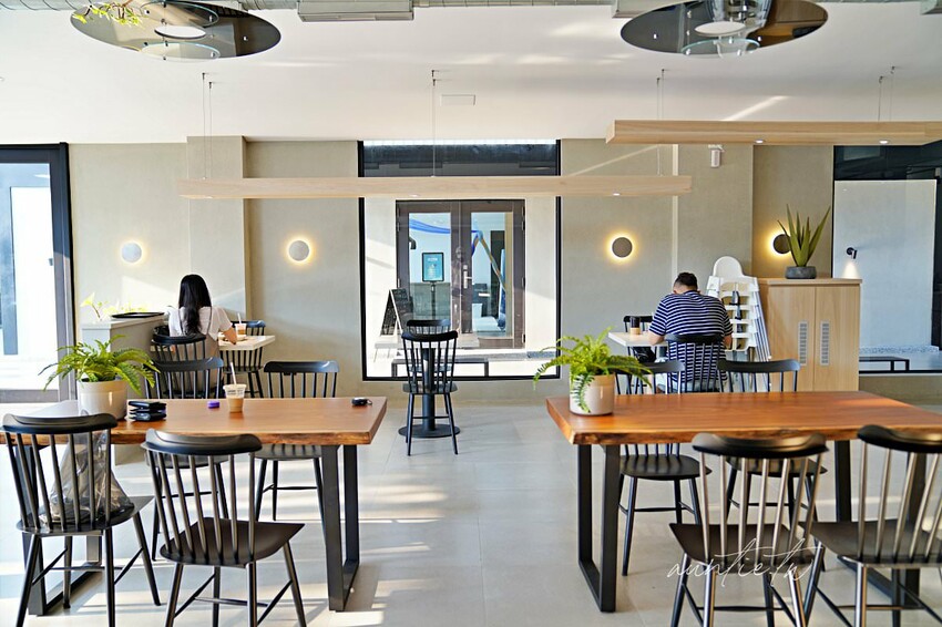 【台中】西屯｜GEOLIAM 門門，戶外空間大草地，豪宅區裡的IG熱門打卡咖啡廳