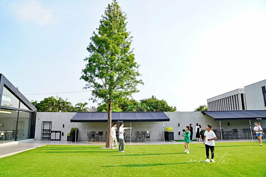【台中】西屯｜GEOLIAM 門門，戶外空間大草地，豪宅區裡的IG熱門打卡咖啡廳