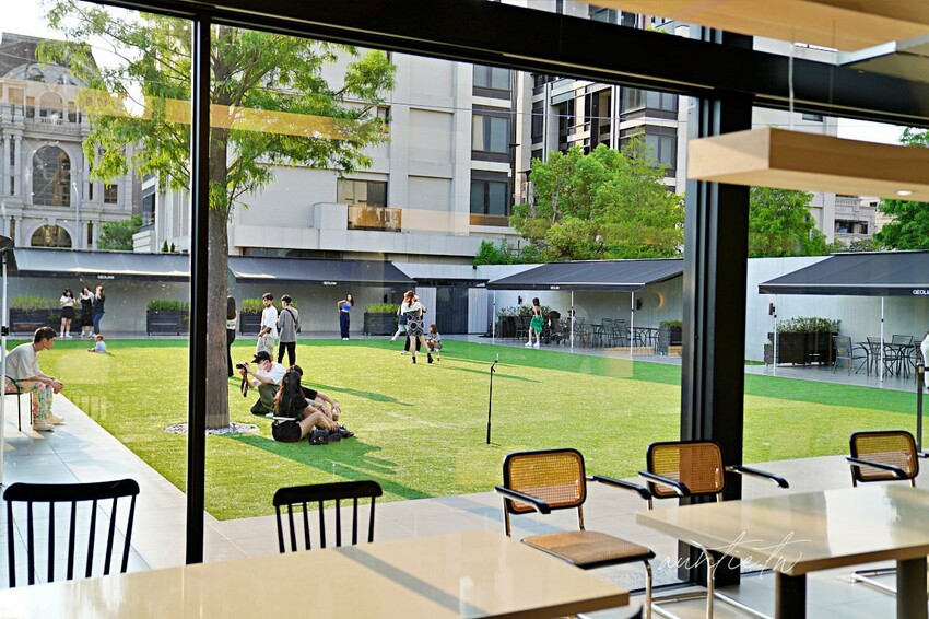 【台中】西屯｜GEOLIAM 門門，戶外空間大草地，豪宅區裡的IG熱門打卡咖啡廳