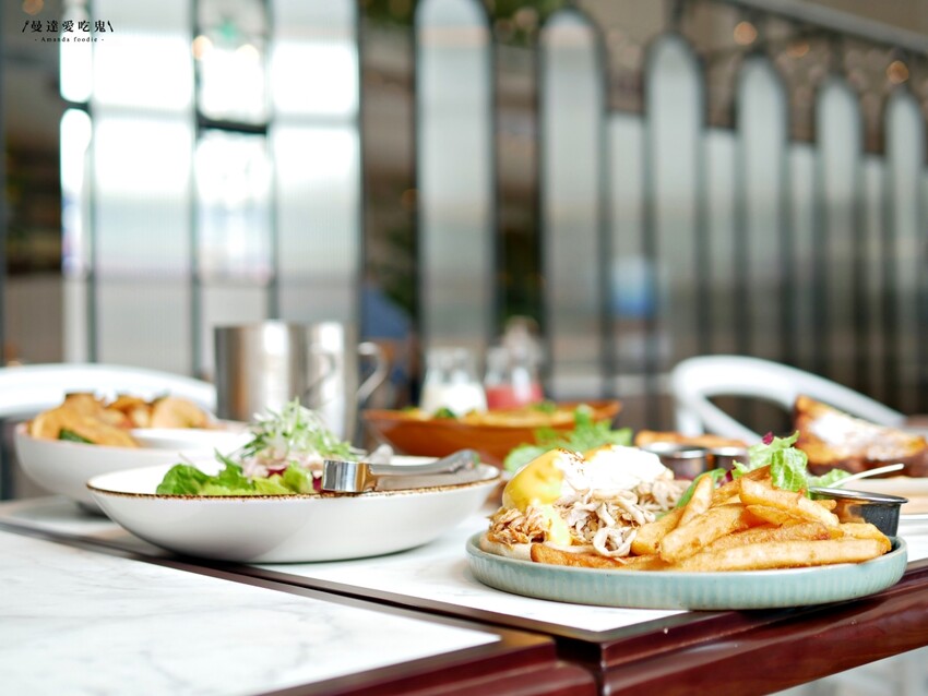 台南美食『Second Floor Cafe 貳樓餐廳台南店』人氣餐飲品牌府城插旗,特色口水雞班尼蛋、甜酸甘味飯吃起來!