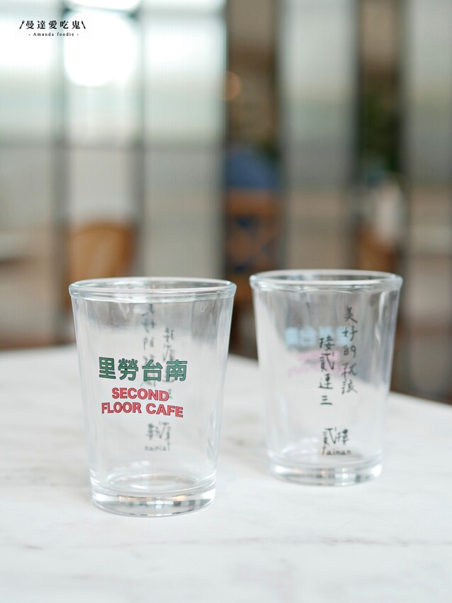 台南美食『Second Floor Cafe 貳樓餐廳台南店』人氣餐飲品牌府城插旗,特色口水雞班尼蛋、甜酸甘味飯吃起來!