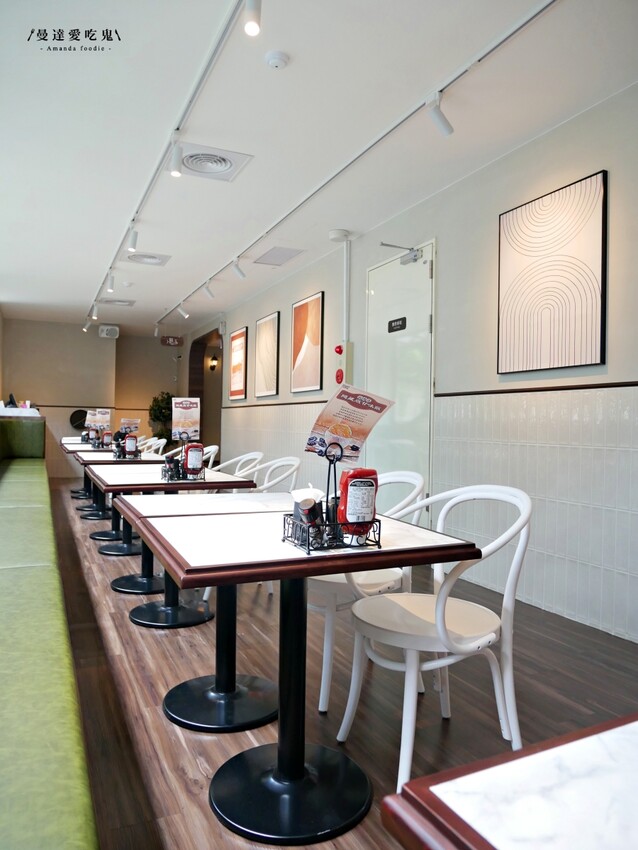 台南美食『Second Floor Cafe 貳樓餐廳台南店』人氣餐飲品牌府城插旗,特色口水雞班尼蛋、甜酸甘味飯吃起來!