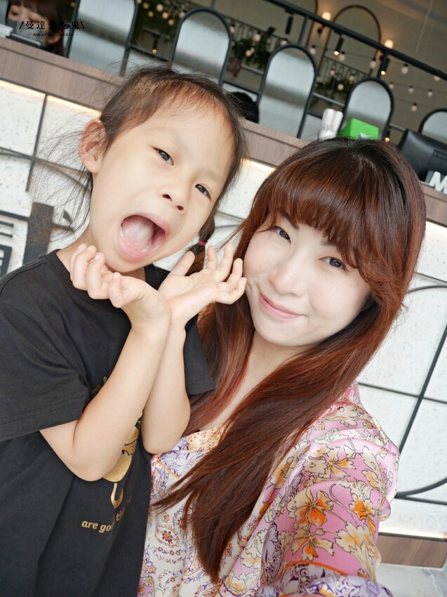 台南美食『Second Floor Cafe 貳樓餐廳台南店』人氣餐飲品牌府城插旗,特色口水雞班尼蛋、甜酸甘味飯吃起來!