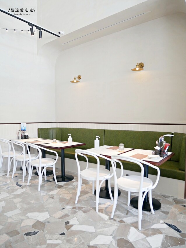 台南美食『Second Floor Cafe 貳樓餐廳台南店』人氣餐飲品牌府城插旗,特色口水雞班尼蛋、甜酸甘味飯吃起來!