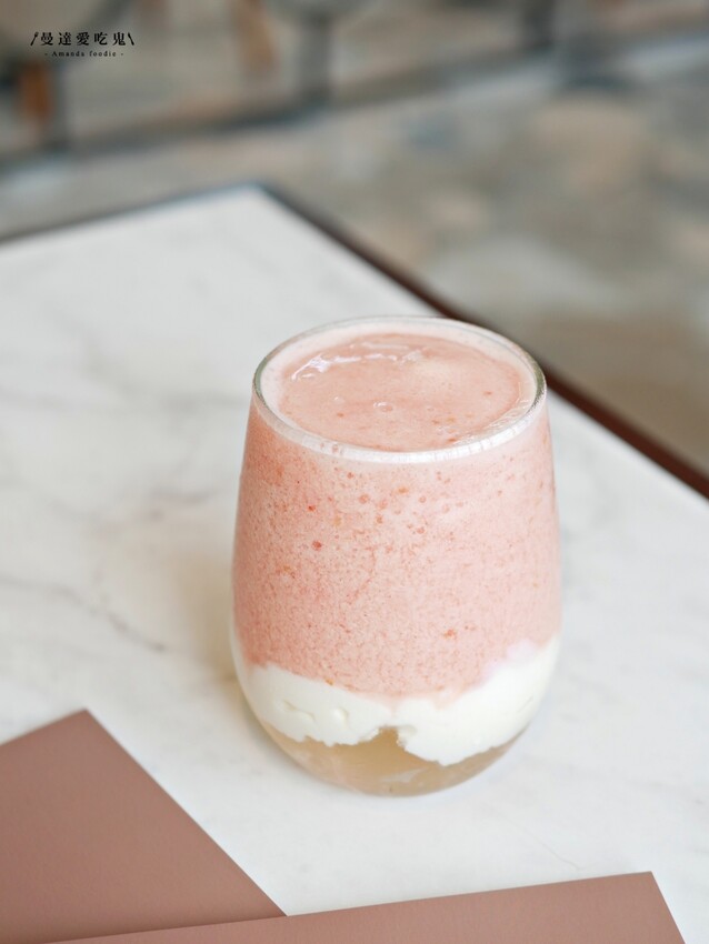 台南美食『Second Floor Cafe 貳樓餐廳台南店』人氣餐飲品牌府城插旗,特色口水雞班尼蛋、甜酸甘味飯吃起來!