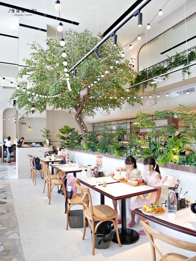 台南美食『Second Floor Cafe 貳樓餐廳台南店』人氣餐飲品牌府城插旗,特色口水雞班尼蛋、甜酸甘味飯吃起來!