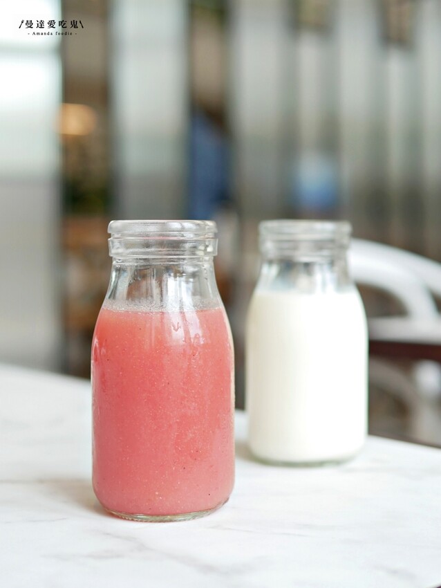 台南美食『Second Floor Cafe 貳樓餐廳台南店』人氣餐飲品牌府城插旗,特色口水雞班尼蛋、甜酸甘味飯吃起來!