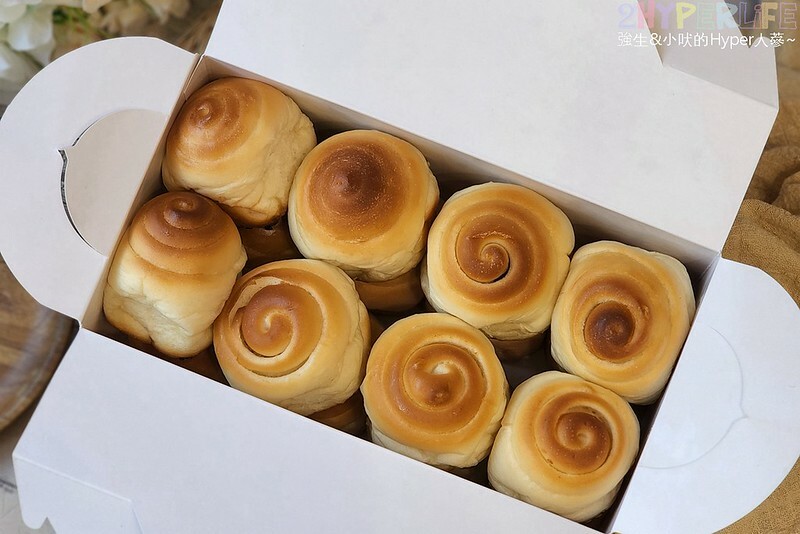 中山街上的新開幕人氣小吃，現烤出爐的上海脆皮烤饅頭不止小孩連大人都愛吃呀！假日還有隱藏版口味喔～