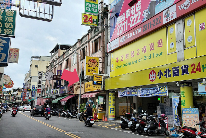 中山街上的新開幕人氣小吃，現烤出爐的上海脆皮烤饅頭不止小孩連大人都愛吃呀！假日還有隱藏版口味喔～