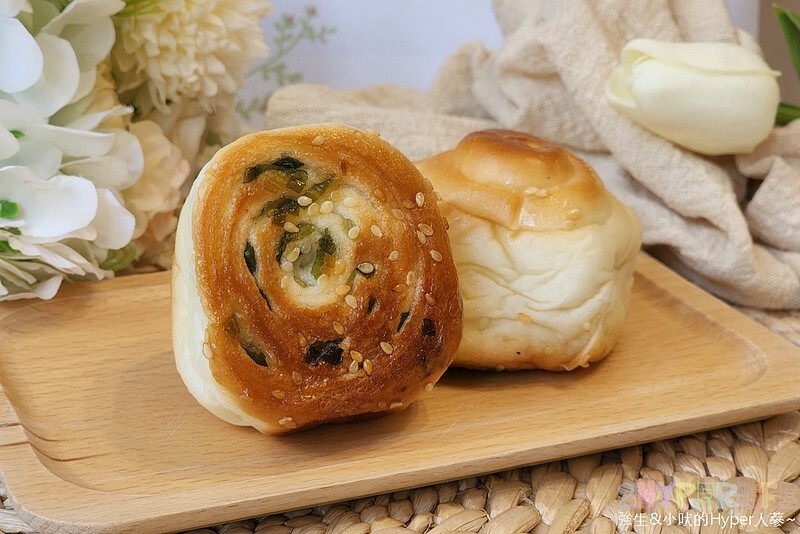 中山街上的新開幕人氣小吃，現烤出爐的上海脆皮烤饅頭不止小孩連大人都愛吃呀！假日還有隱藏版口味喔～