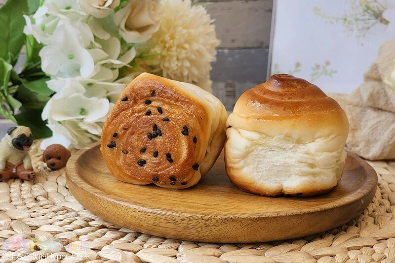 中山街上的新開幕人氣小吃，現烤出爐的上海脆皮烤饅頭不止小孩連大人都愛吃呀！假日還有隱藏版口味喔～