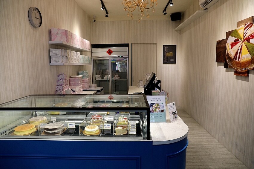 網友激推CP值超高！連不吃甜點都愛的30層手作千層蛋糕｜2度C倪菓NI GUO手作千層蛋糕(豐原廟東夜市)