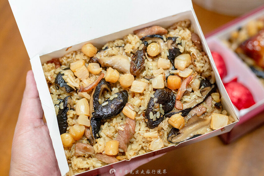 在地人激推賣超過30年的油飯，店面超不起眼，但光看干貝份量就知道真材實料｜布雷克出走旅行視界