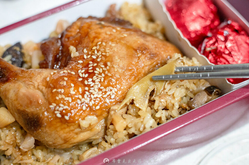 在地人激推賣超過30年的油飯，店面超不起眼，但光看干貝份量就知道真材實料｜布雷克出走旅行視界