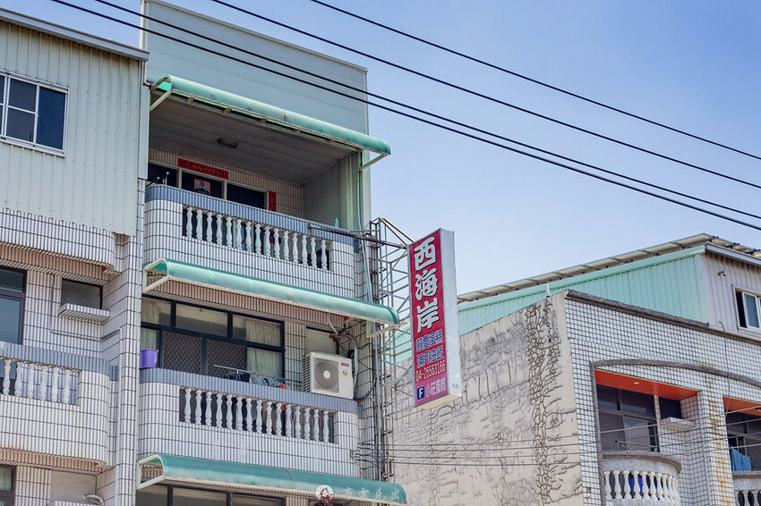 在地人激推賣超過30年的油飯，店面超不起眼，但光看干貝份量就知道真材實料｜布雷克出走旅行視界