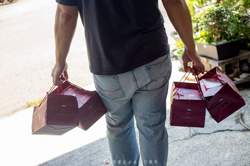 在地人激推賣超過30年的油飯，店面超不起眼，但光看干貝份量就知道真材實料｜布雷克出走旅行視界