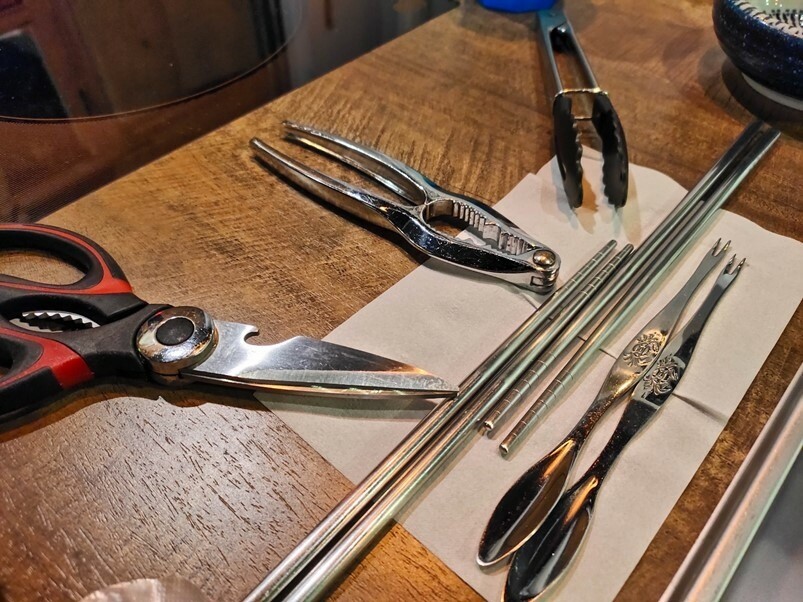 【食記】台北松山區美食，帆船異國手抓海鮮，新鮮食材一鍋端，手抓才來得及享受超美味