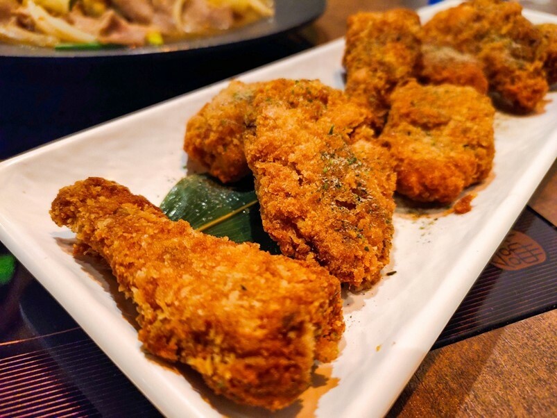 【食記】台北松山區美食，帆船異國手抓海鮮，新鮮食材一鍋端，手抓才來得及享受超美味