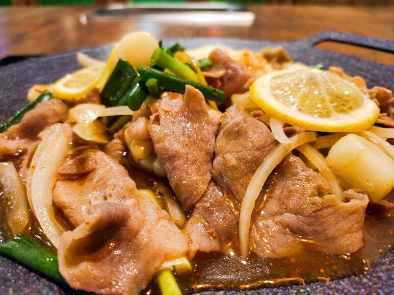 【食記】台北松山區美食，帆船異國手抓海鮮，新鮮食材一鍋端，手抓才來得及享受超美味