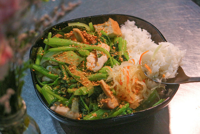 【台中美食】泰式愛好者絕不能錯過的泰式滷味，綠咖哩和冬蔭功醬汁泰讚了｜太泰滷味