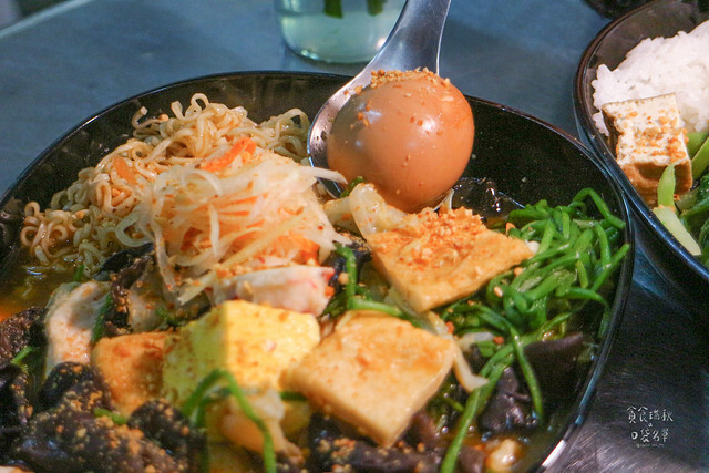 【台中美食】泰式愛好者絕不能錯過的泰式滷味，綠咖哩和冬蔭功醬汁泰讚了｜太泰滷味