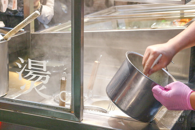 【台中美食】泰式愛好者絕不能錯過的泰式滷味，綠咖哩和冬蔭功醬汁泰讚了｜太泰滷味